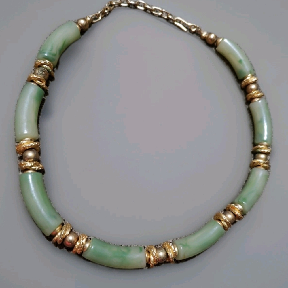Elegant Jade Look/Style Necklace Variegated Green & Gold Tone Beads Hook Closure - Picture 3 of 7